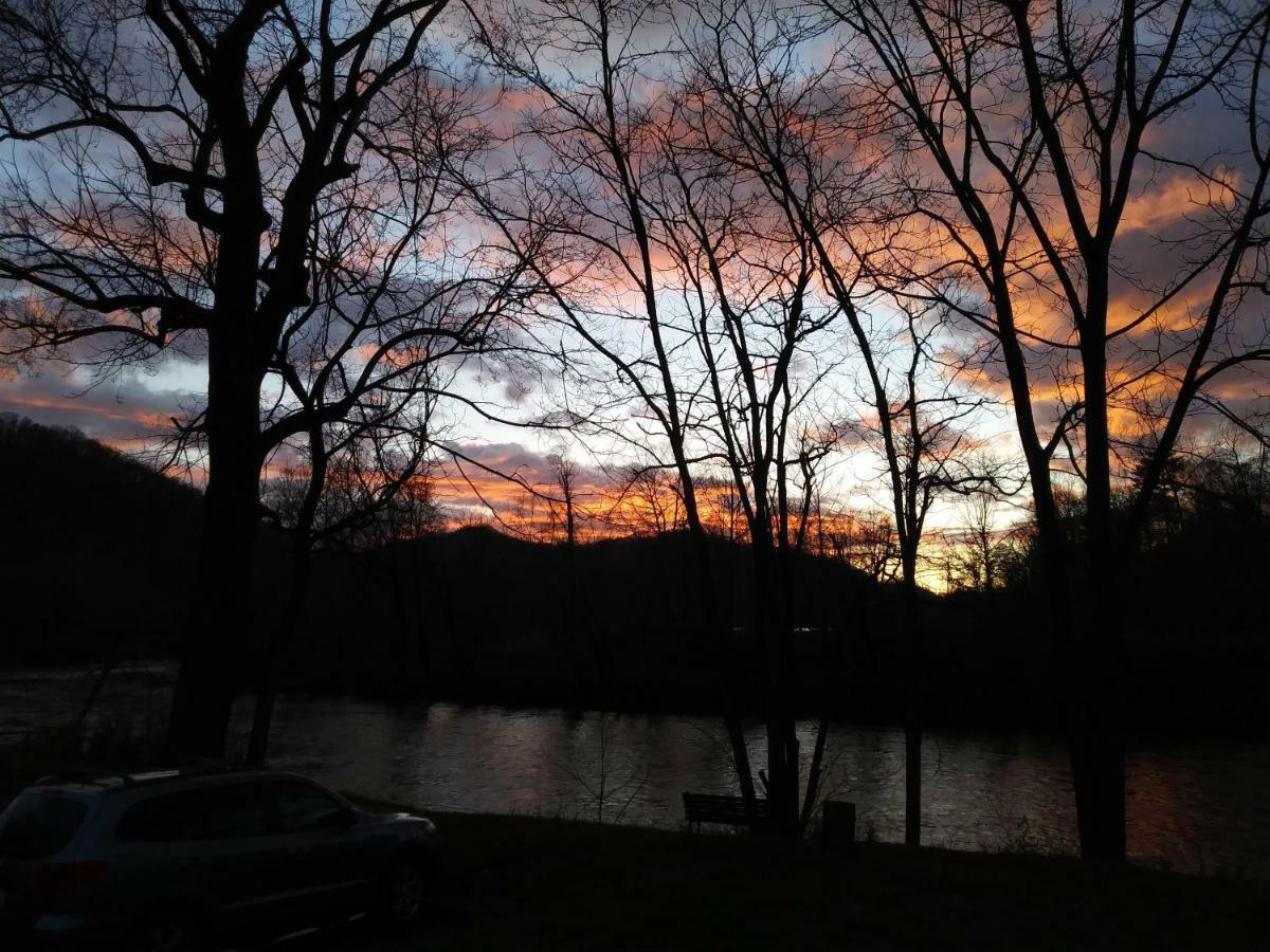 Riverbend Lodging Bryson City Εξωτερικό φωτογραφία